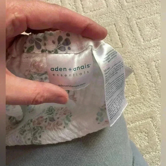 Aden & Anais muslin crib sheet - Picture 3 of 4